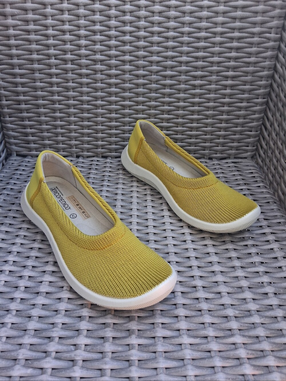 NEW ARCOPEDICO Slip-On Knit Shoe - Yellow